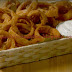 Onion rings con salsa allo yogurt ricetta Benedetta Rossi da Fatto in casa per voi
