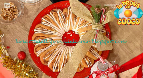 Corona di Natale con noci uvetta e cannella ricetta Natalia Cattelani