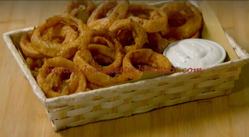 Onion rings con salsa allo yogurt ricetta Benedetta Rossi