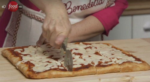 Pizza in teglia ricetta Benedetta Rossi