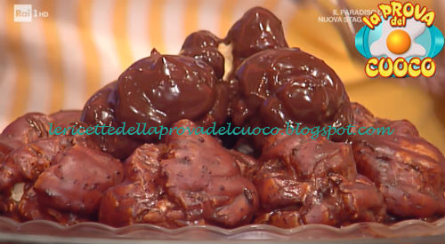 Profiteroles con glassa di cioccolato ricetta Alessandra Spisni
