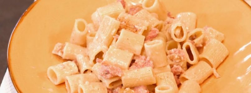 Ricette all’italiana | Ricetta pasta alla norcina e salsicce all'uva di Anna Moroni